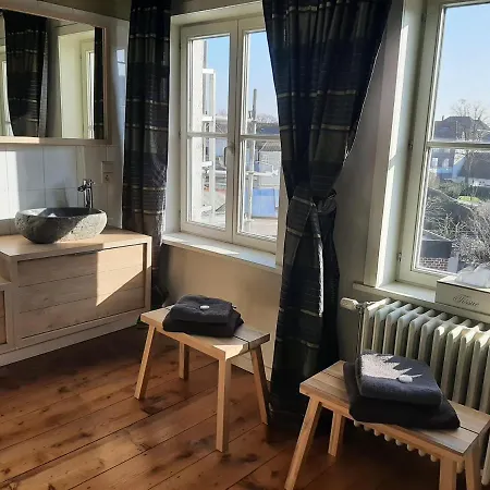 Couette-café Anna's 3*